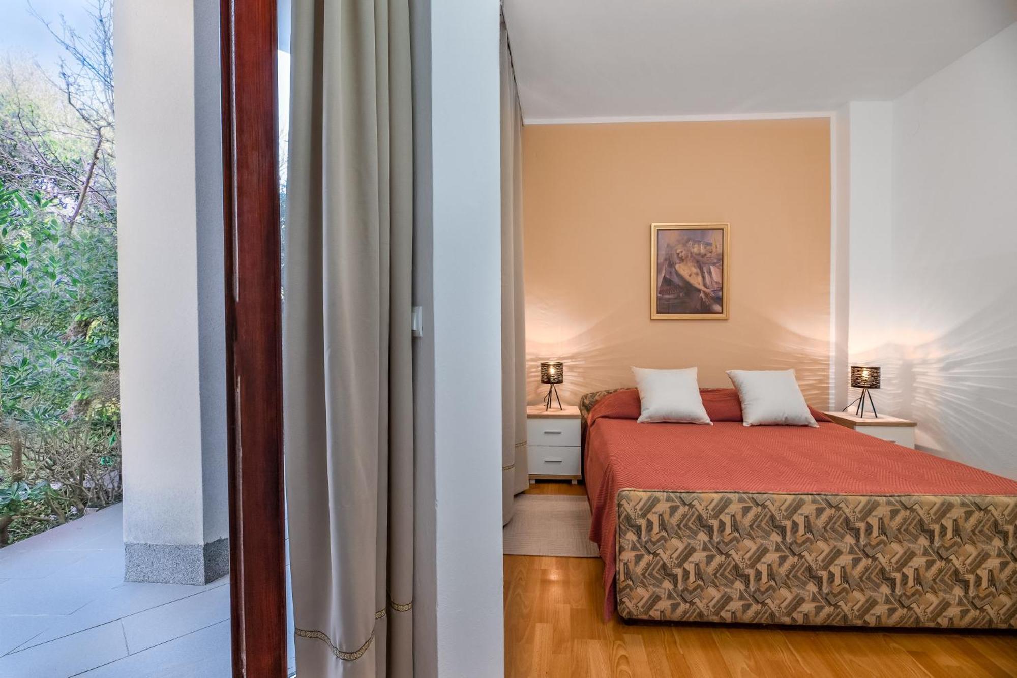 Anton Apartment